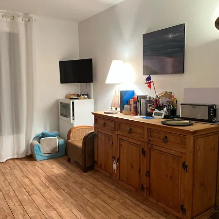 Vue Mer, Balcon, 50m & Village, Au Calme - Centre Historique, 2p Pour 4 Maximum *